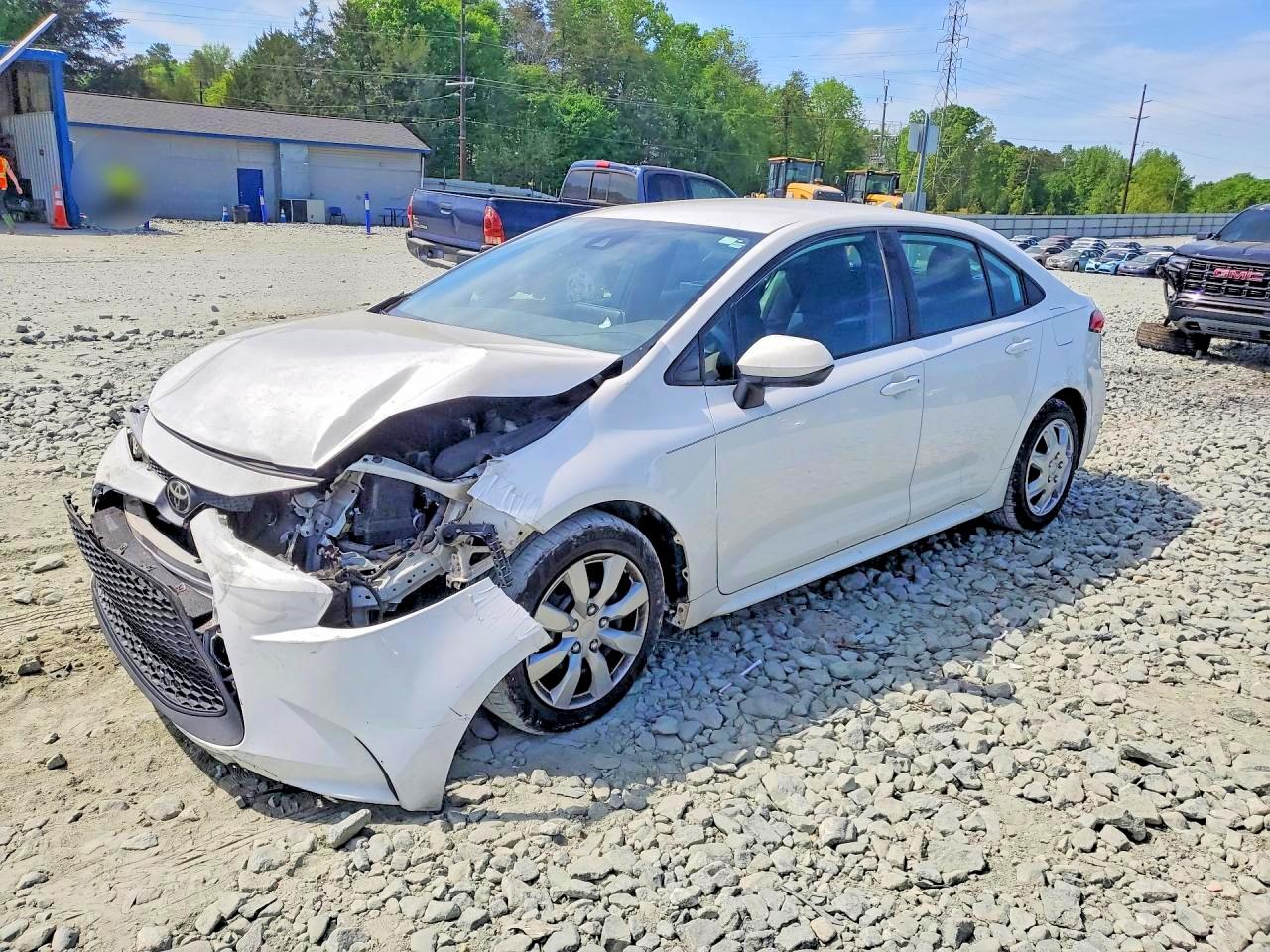 2021 Toyota Corolla LE, VIN 5YFEPMAE6MP158213 — Front end