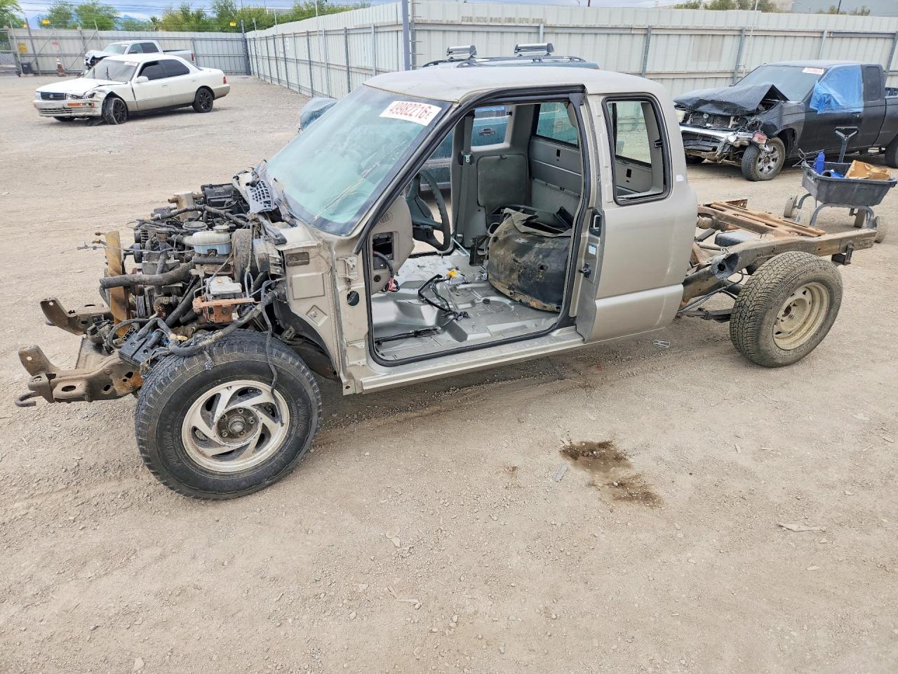 2001 Chevrolet S-10 LS, VIN 1GCCS19WX18212850 — Stripped