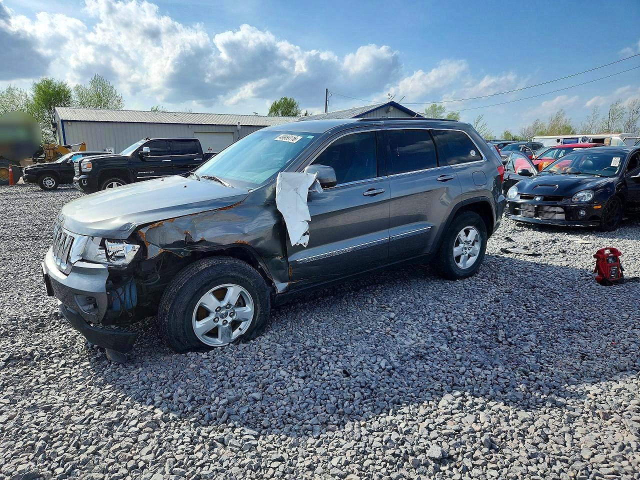 2013 Jeep Grand Cherokee Laredo, VIN 1C4RJEAG0DC588970 — Front end