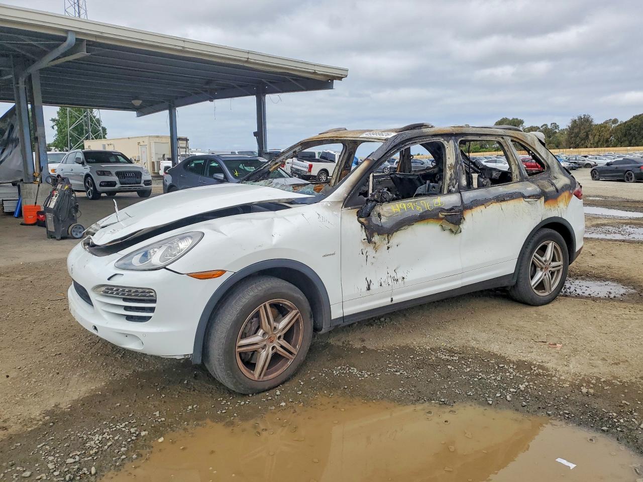 2013 Porsche Cayenne Diesel, VIN WP1AF2A20DLA36045 — Interior fire