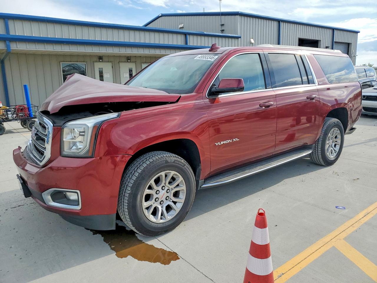 2017 GMC Yukon XL SLT, VIN 1GKS2GKC3HR303420 — Front end