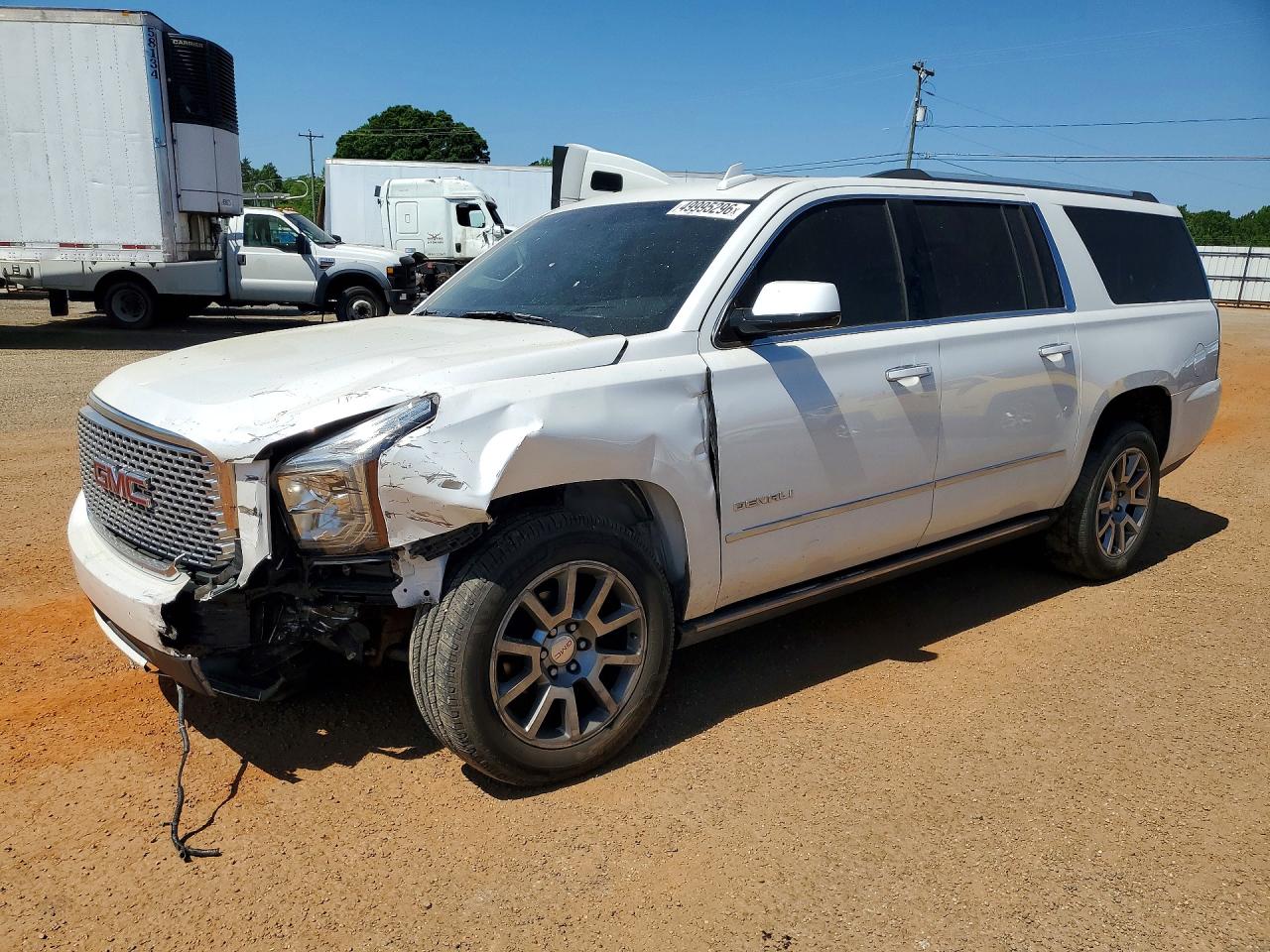 2017 GMC Yukon XL Denali, VIN 1GKS2HKJ8HR400584 — Front end