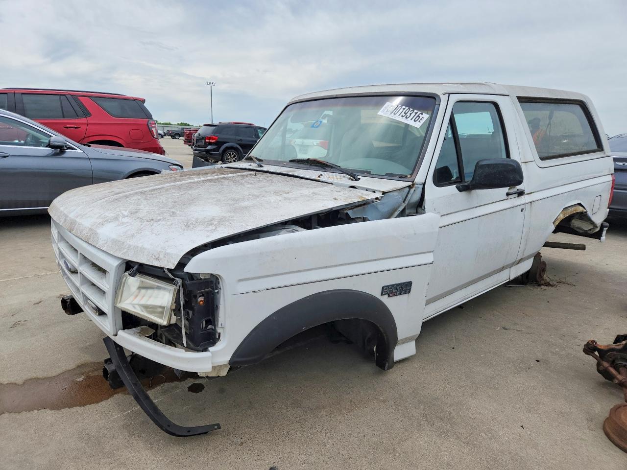 1996 Ford Bronco Custom, VIN 1FMEU15H3TLA70086 — Undercarriage