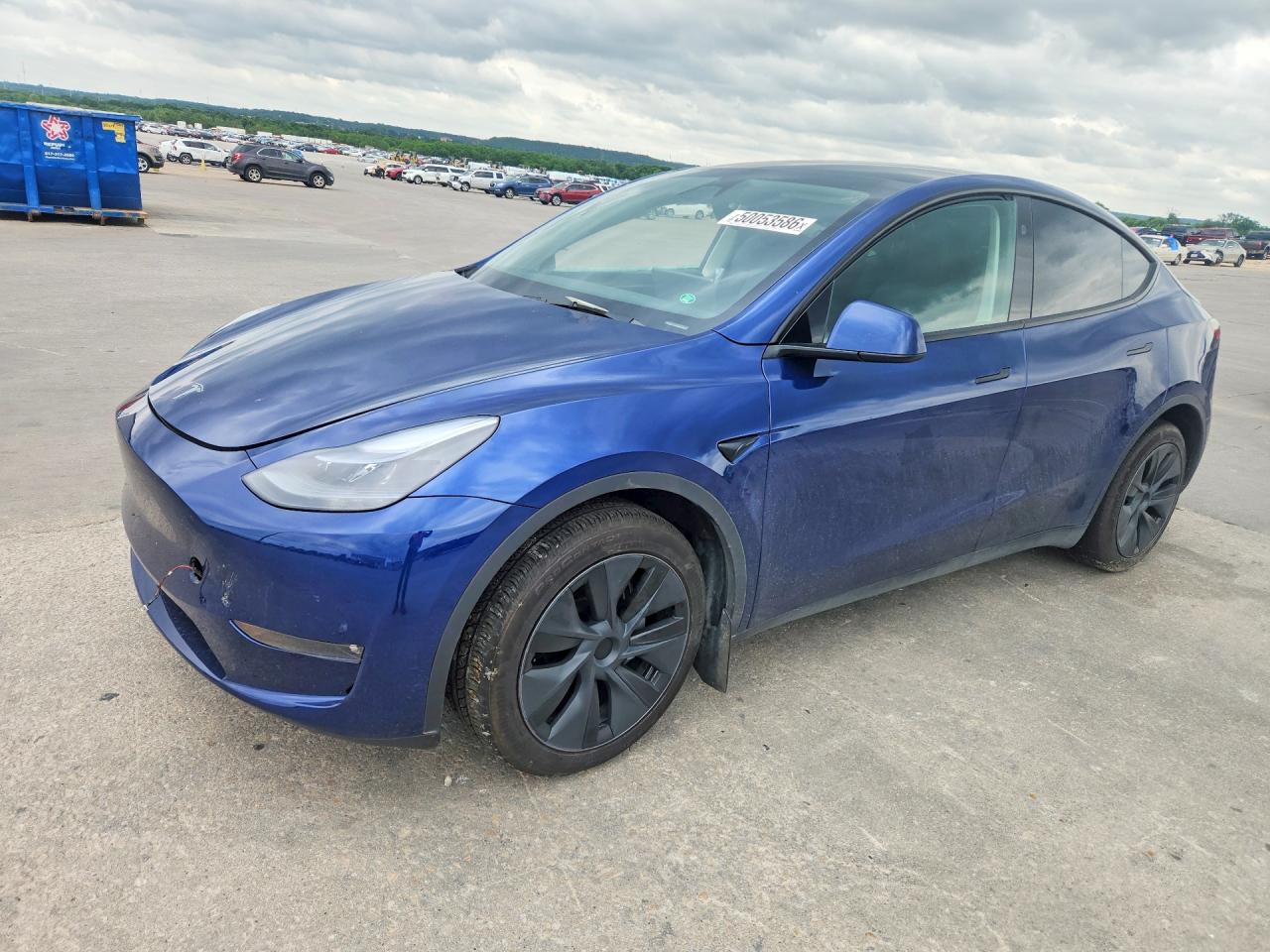 2024 Tesla Model Y Long Range, VIN 7SAYGDEE8RF201611 — Side