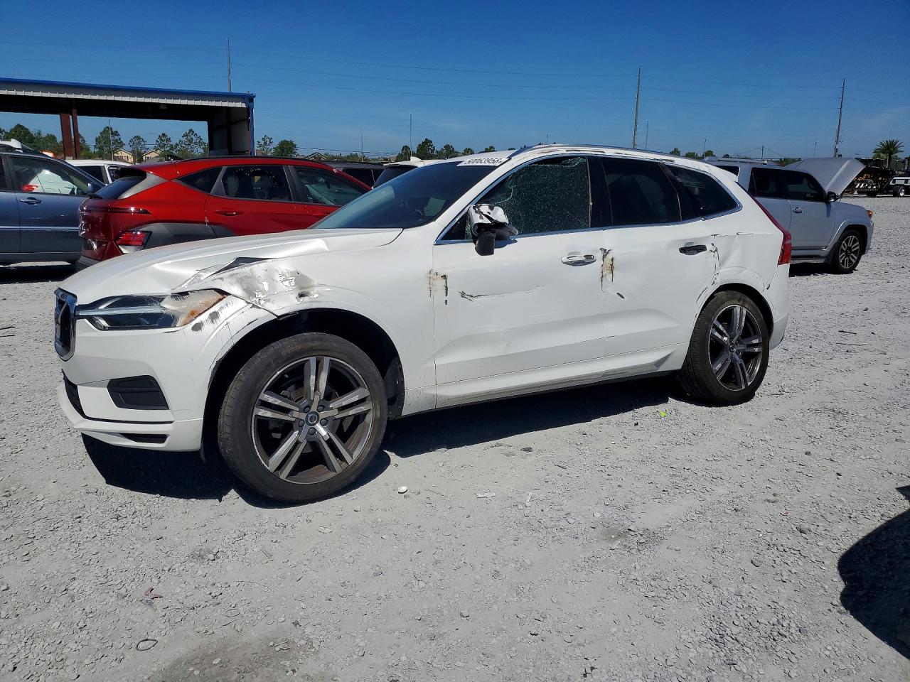 2020 Volvo XC60 Momentum, VIN YV4102DK0L1488566 — Бок