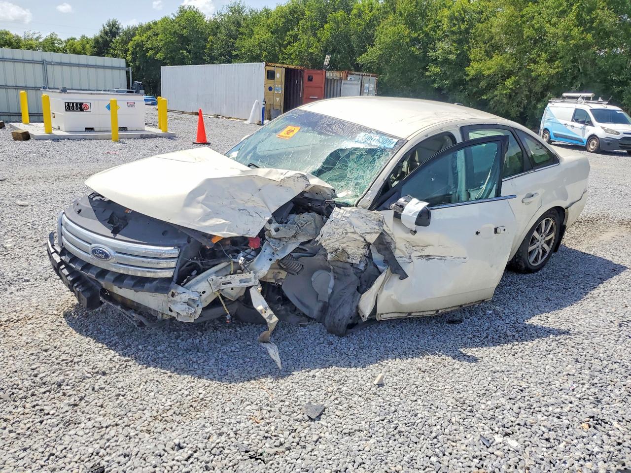 2009 Ford Taurus SEL, VIN 1FAHP24WX9G102778 — Front end