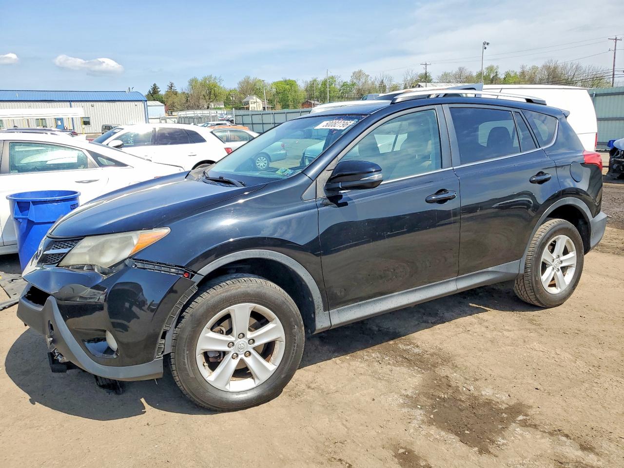2014 Toyota RAV4 XLE, VIN 2T3RFREV4EW199569 — Front end
