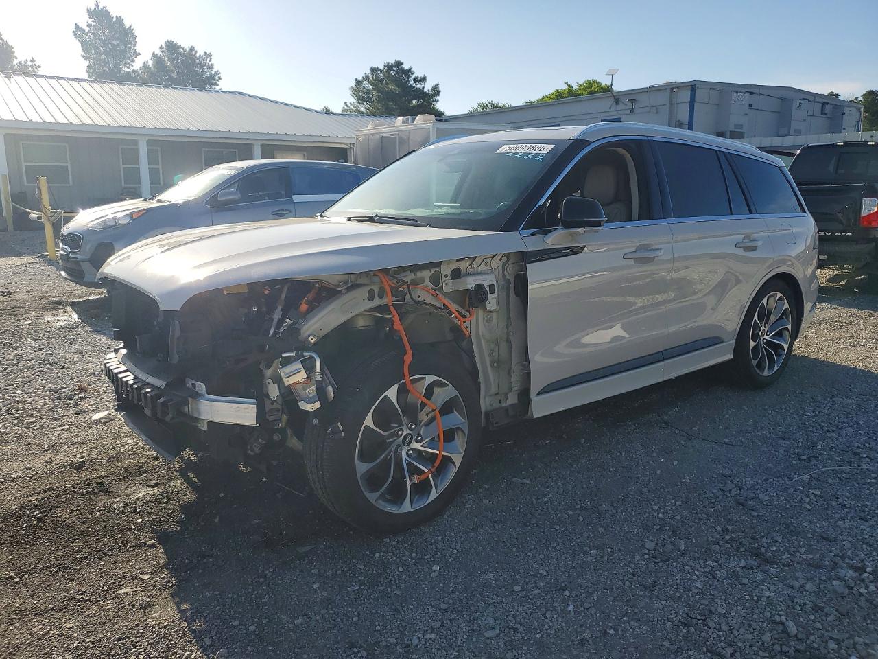 2022 Lincoln Aviator Grand Touring, VIN 5LMYJ8XY0NNL02188 — Front end