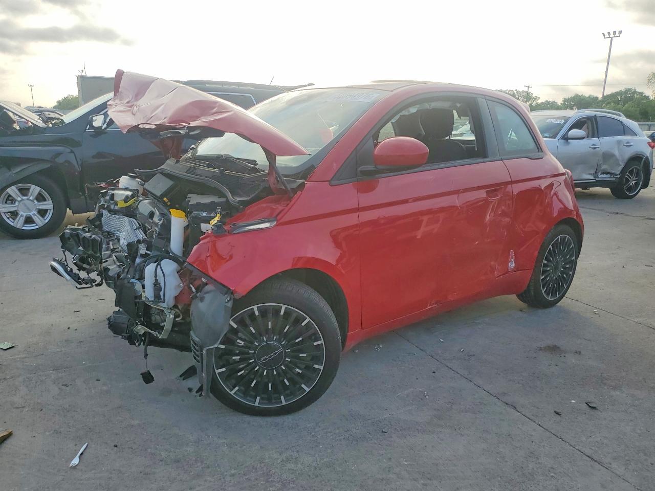2024 FIAT 500e INSPI(RED), VIN ZFAFFAA44RX210452 — Front end