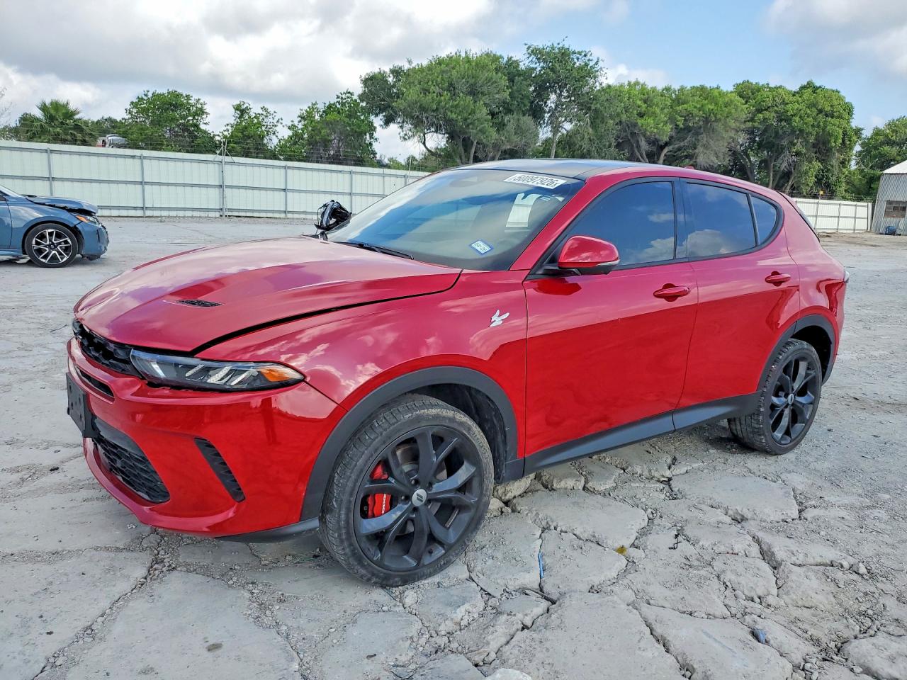 2023 Dodge Hornet GT Plus, VIN ZACNDFBN6P3A06516 — Бок
