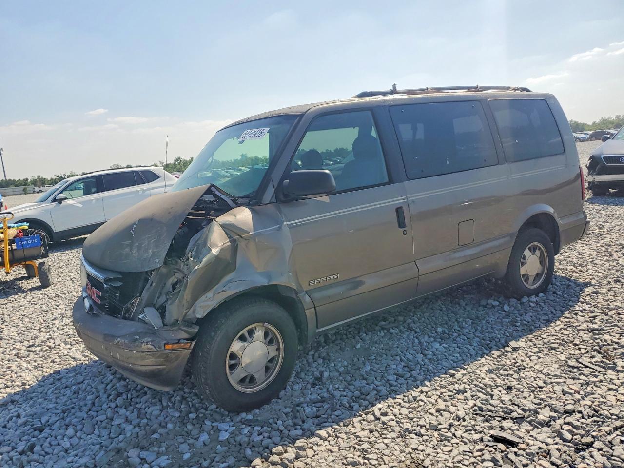 2000 GMC Safari, VIN 1GKDM19W1YB515791 — Front end