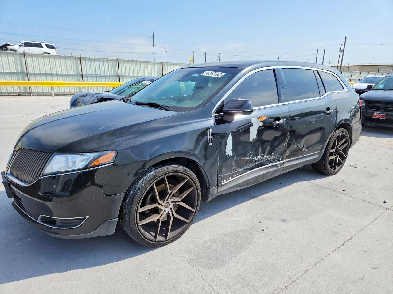 2015 Lincoln MKT, VIN 2LMHJ5NK3FBL00758 — Side