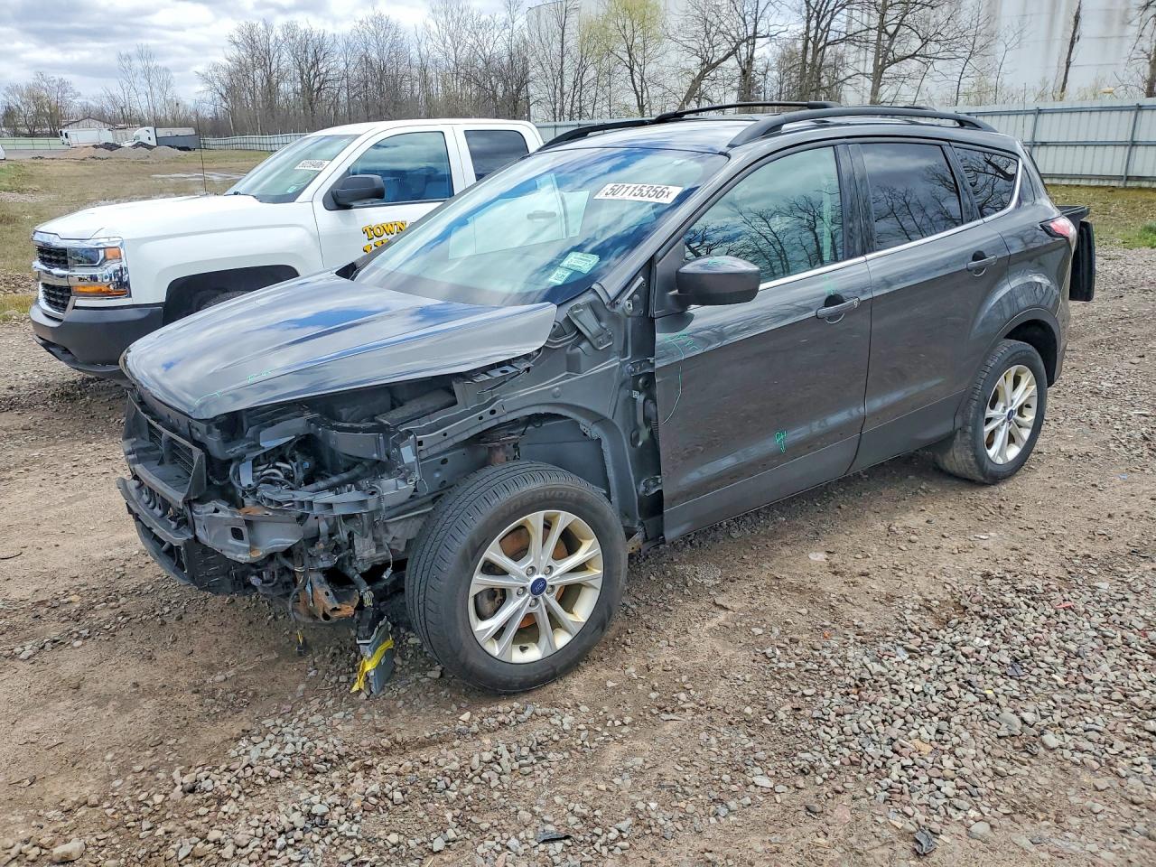 2018 Ford Escape SE, VIN 1FMCU9GD2JUD40576 — Front end