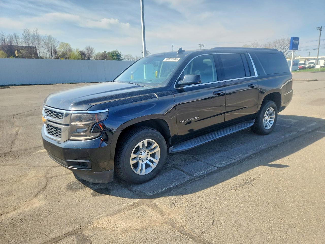 2017 Chevrolet Suburban LT, VIN 1GNSKHKC6HR198512 — Minor dents and scratches