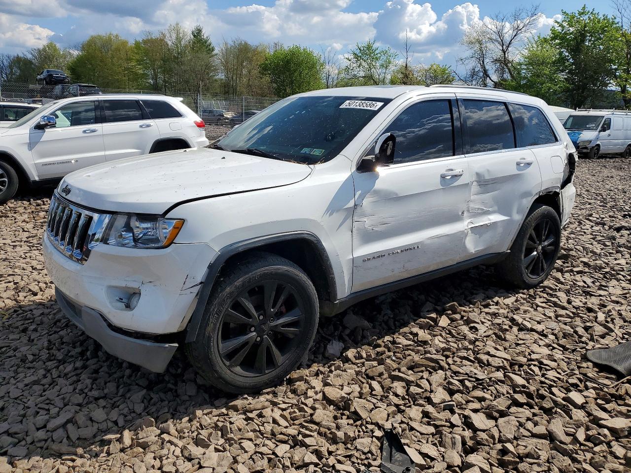 2013 Jeep Grand Cherokee Laredo Altitude, VIN 1C4RJFAT7DC586958 — Side