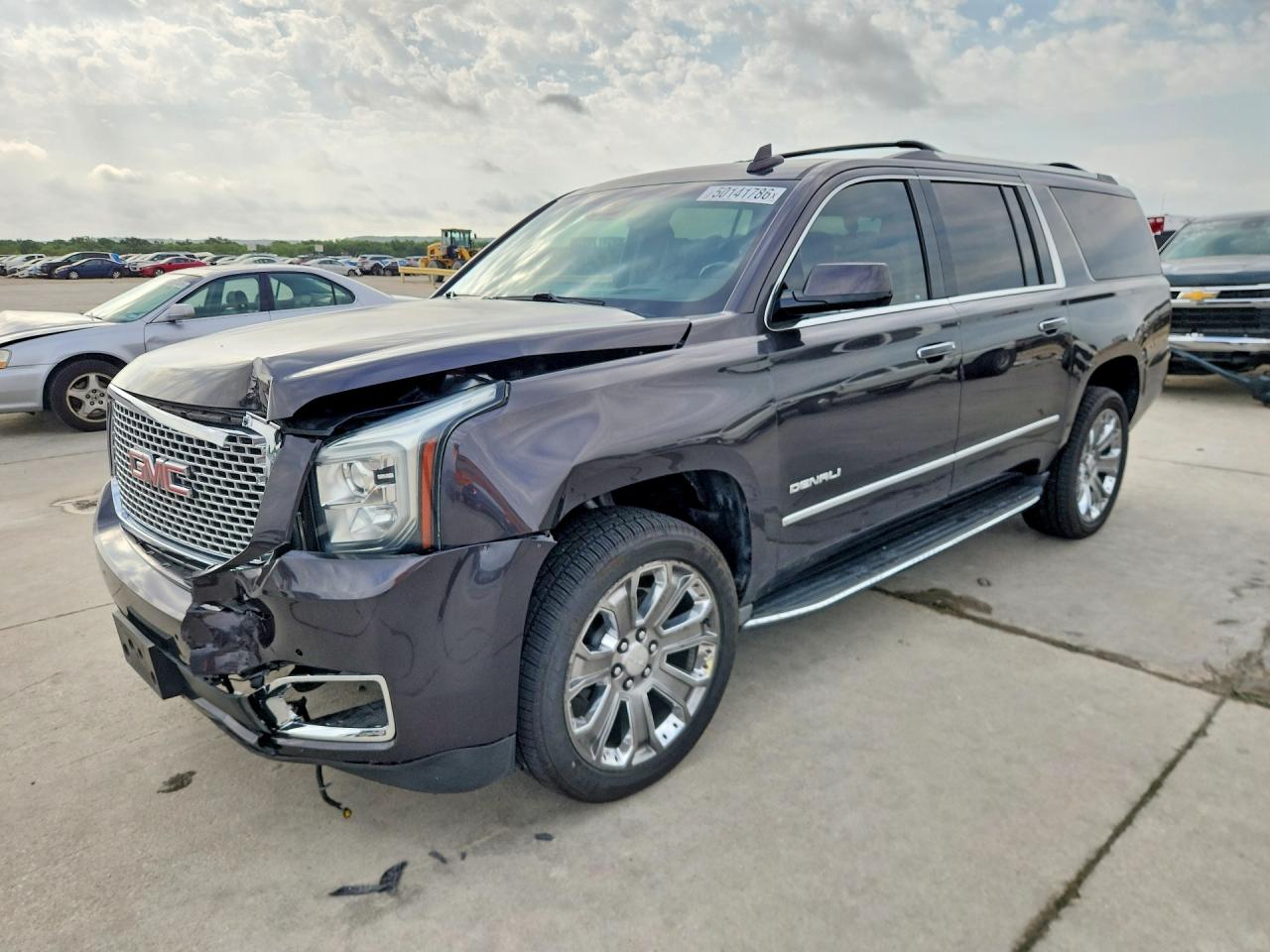 2016 GMC Yukon XL Denali, VIN 1GKS2HKJ2GR305288 — Front end