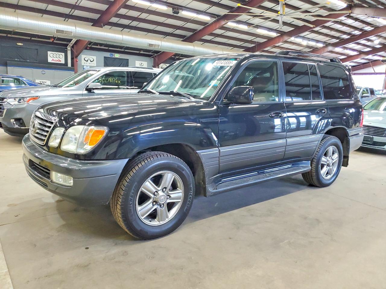 2006 Lexus LX 470, VIN JTJHT00W764015009 — Side