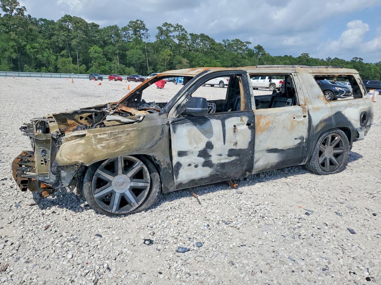 2017 Cadillac Escalade ESV Luxury, VIN 1GYS3HKJ0HR122556 — Burn
