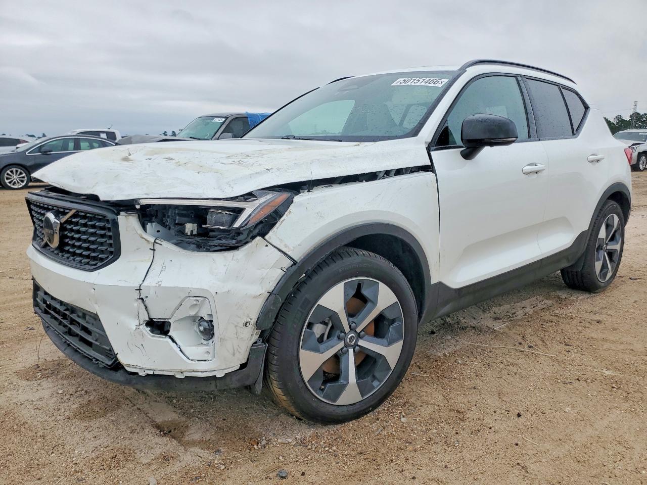 2026 Volvo XC40 Plus, VIN YV4L12UC0T2700326 — Перед