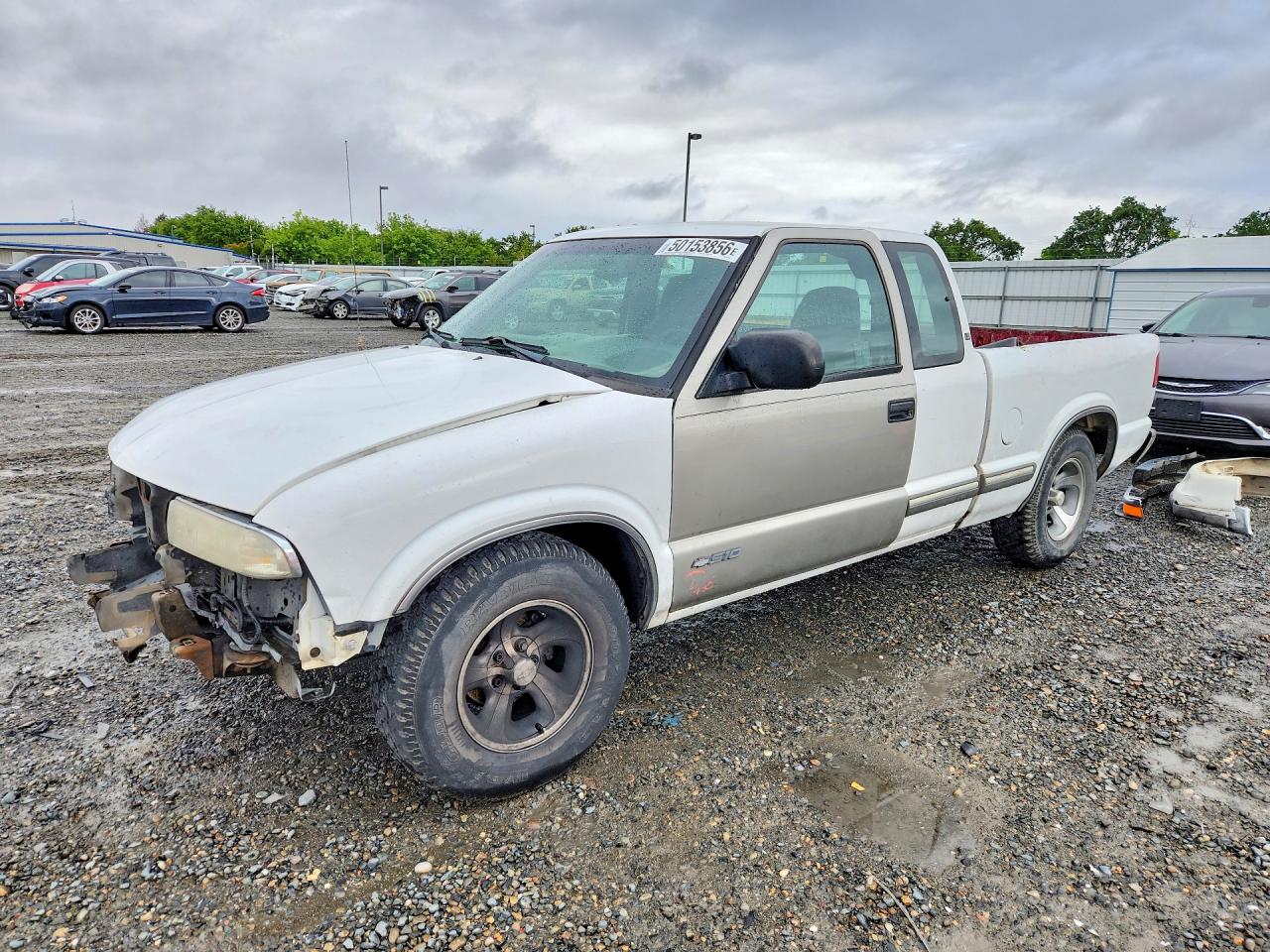 2000 Chevrolet S-10 LS, VIN 1GCCS19W1Y8313754 — Front end
