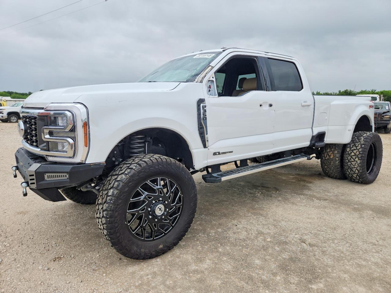 2024 Ford F-350 XL, VIN 1FT8W3DT5REC38255 — Бок