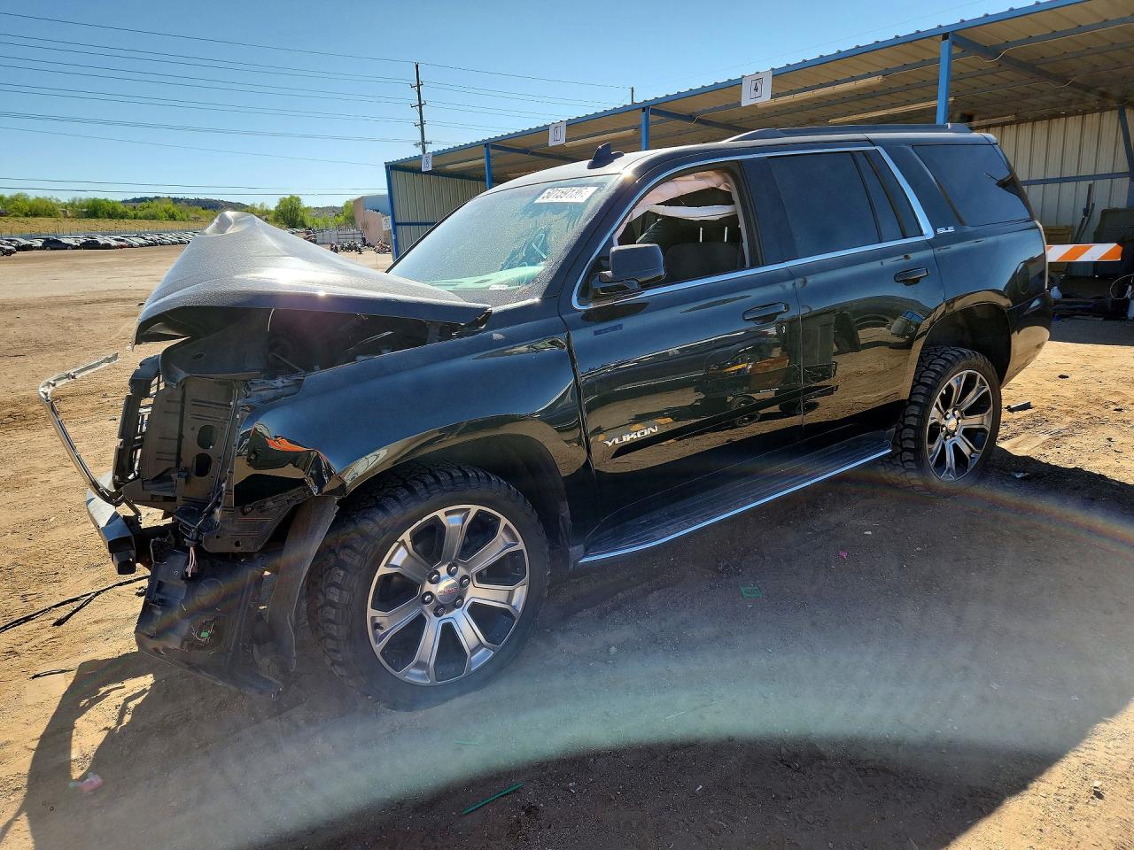 2018 GMC Yukon SLE, VIN 1GKS2AKC9JR110059 — Перед