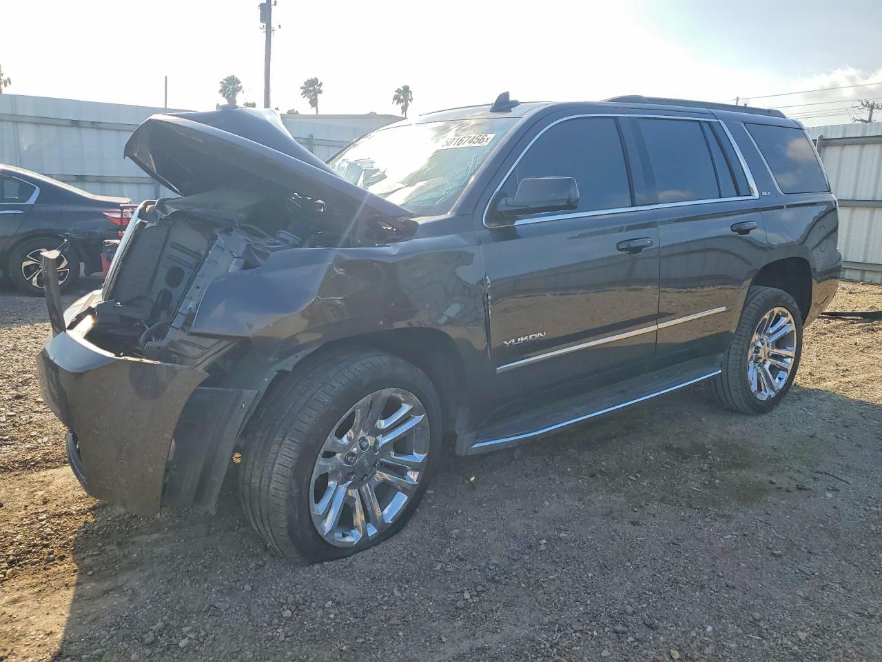 2017 GMC Yukon SLT, VIN 1GKS1BKC8HR128409 — Front end