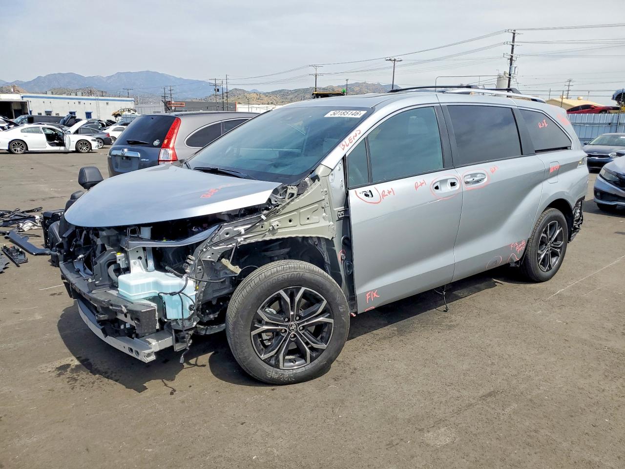 2025 Toyota Sienna Platinum, VIN 5TDESKFC0SS201409 — Front end