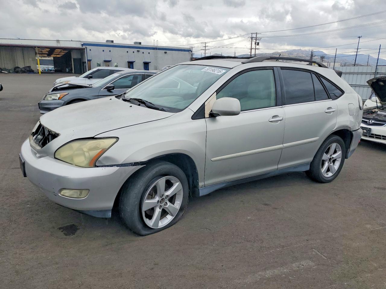 2004 Lexus RX 330, VIN JTJGA31U440027879 — Rear end
