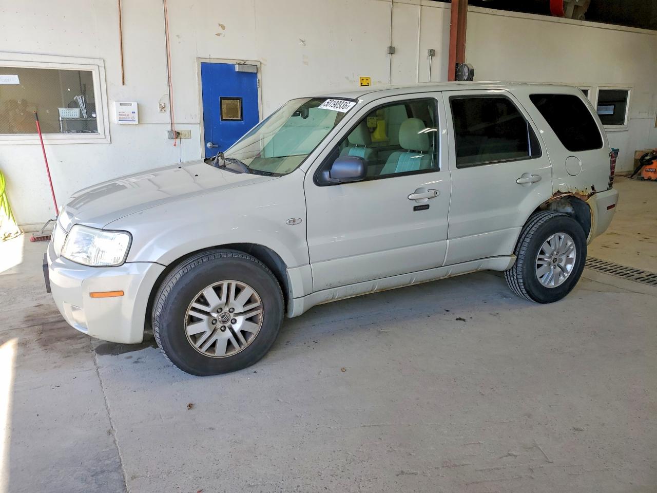 2007 Mercury Mariner Luxury, VIN 4M2YU81187KJ19727 — Minor dents and scratches
