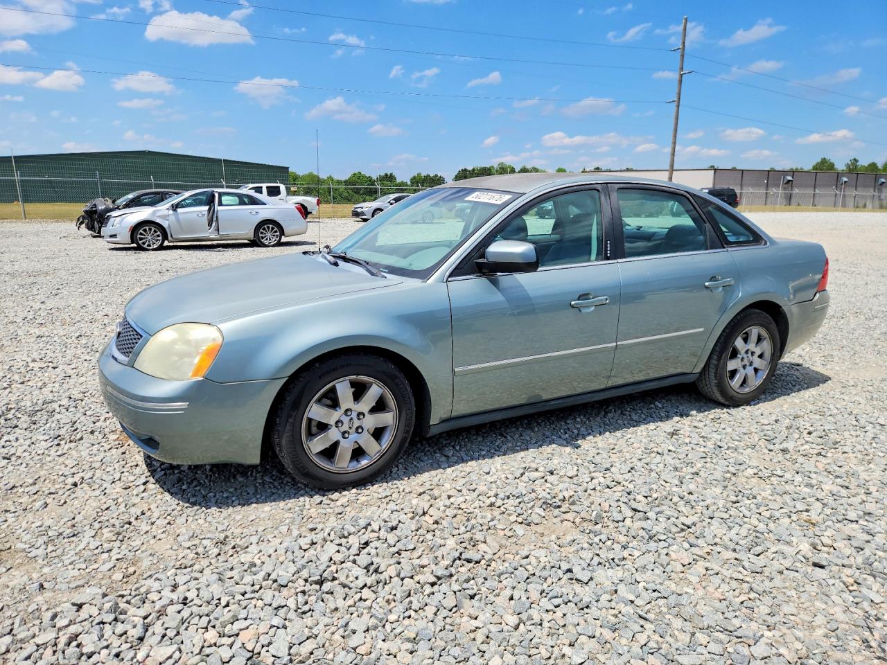 2005 Ford Five Hundred SEL, VIN 1FAFP24115G155035 — Side