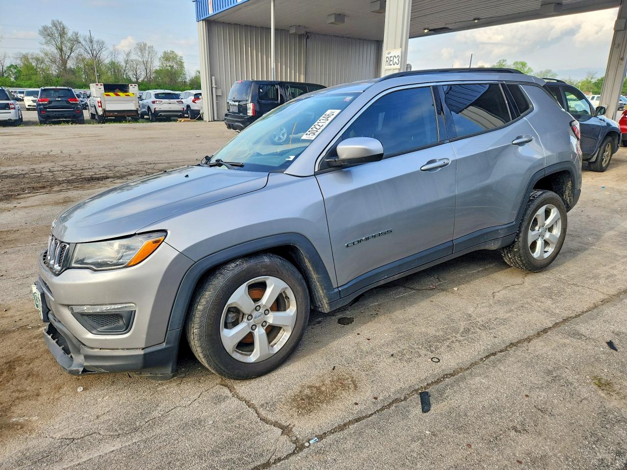 2018 Jeep Compass Latitude, VIN 3C4NJDBB0JT128154 — Front end