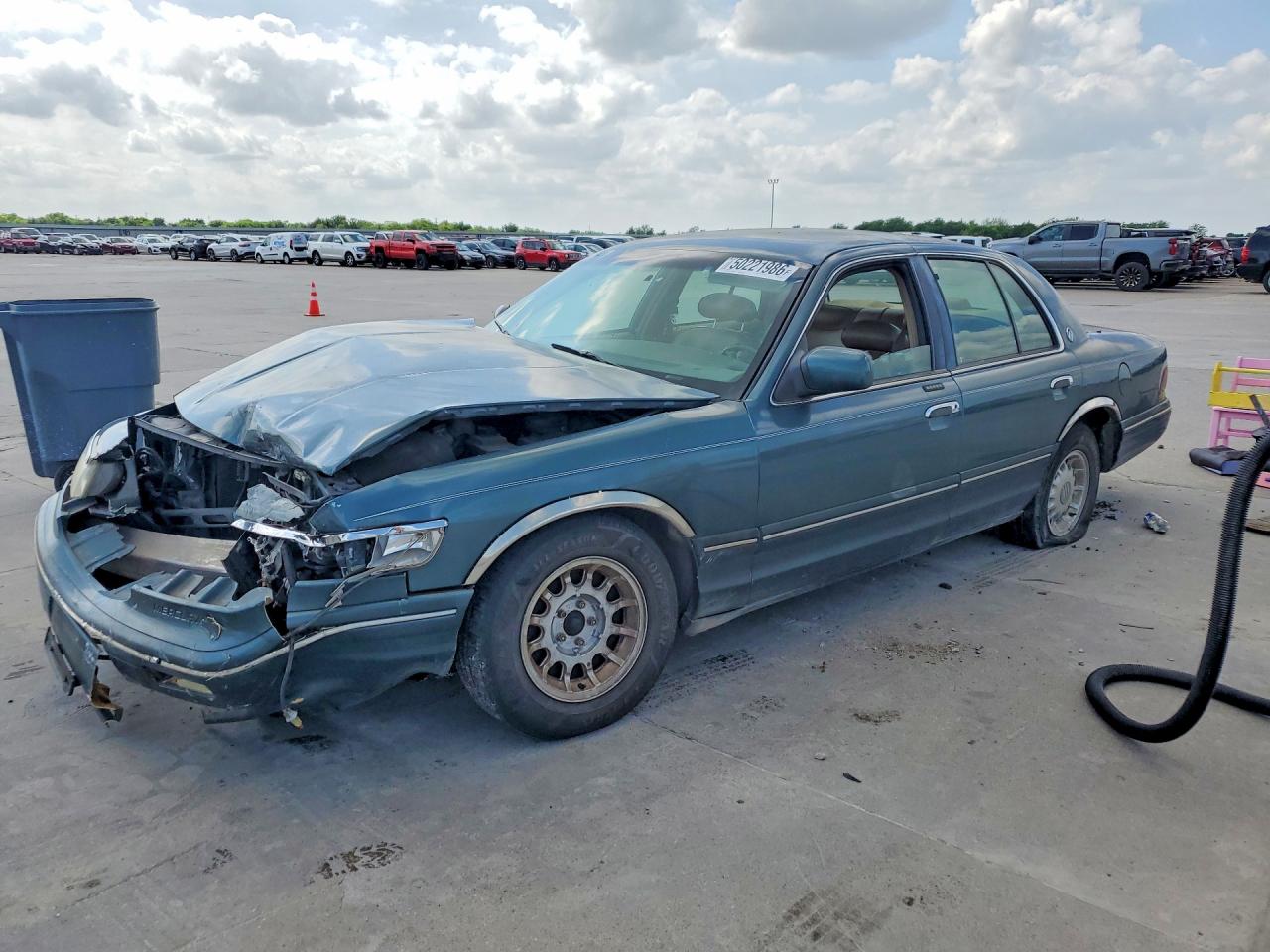 1996 Mercury Grand Marquis LS, VIN 2MELM75W1TX642741 — Перед