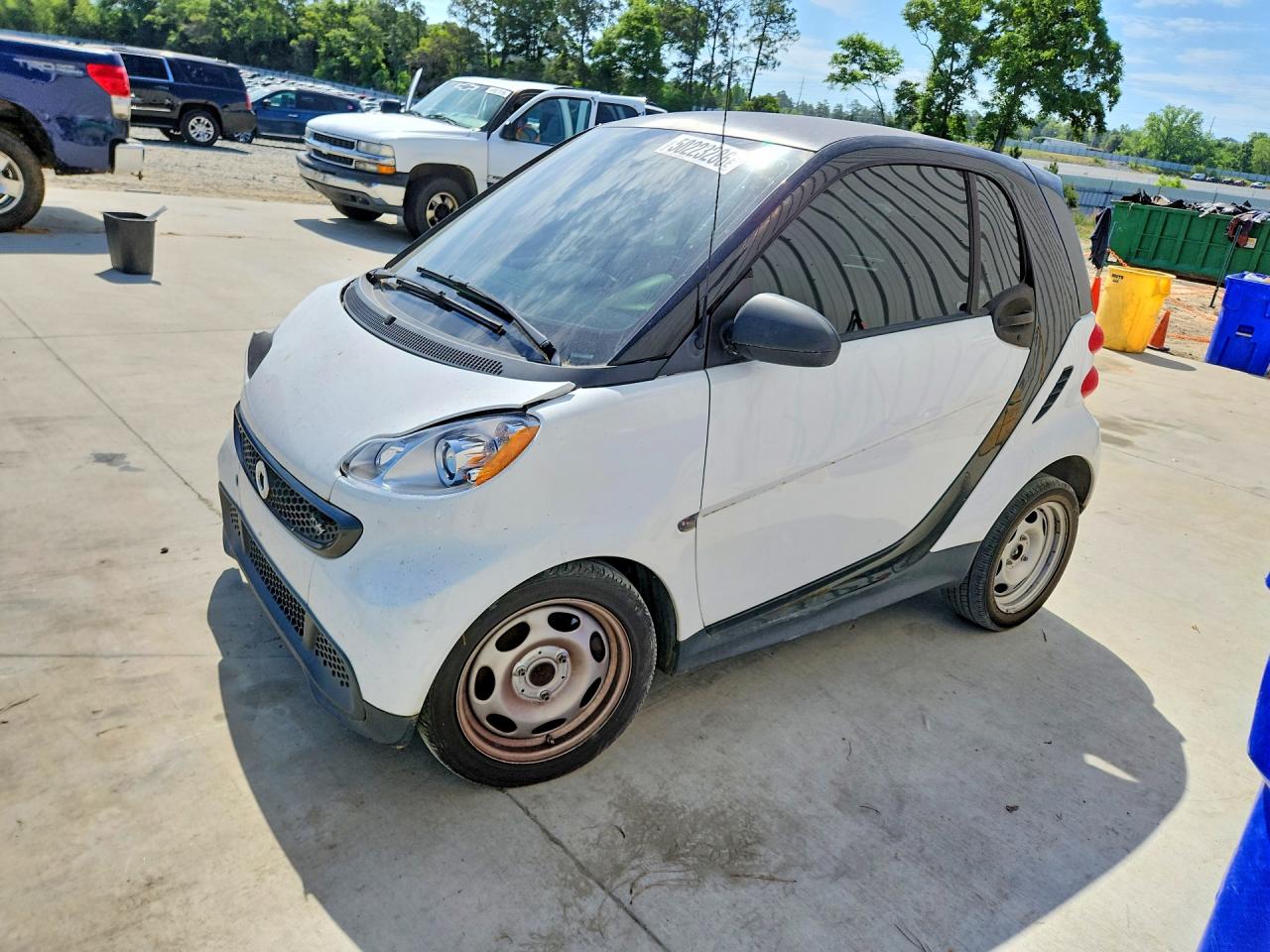 2013 Smart fortwo Pure, VIN WMEEJ3BA8DK666805 — Перед