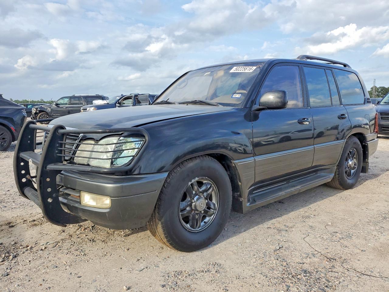 2001 Lexus LX 470, VIN JTJHT00W413509407 — Minor dents and scratches