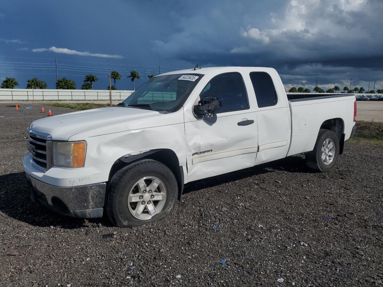2013 GMC Sierra 1500 SLE, VIN 1GTR1VE07DZ387092 — Side