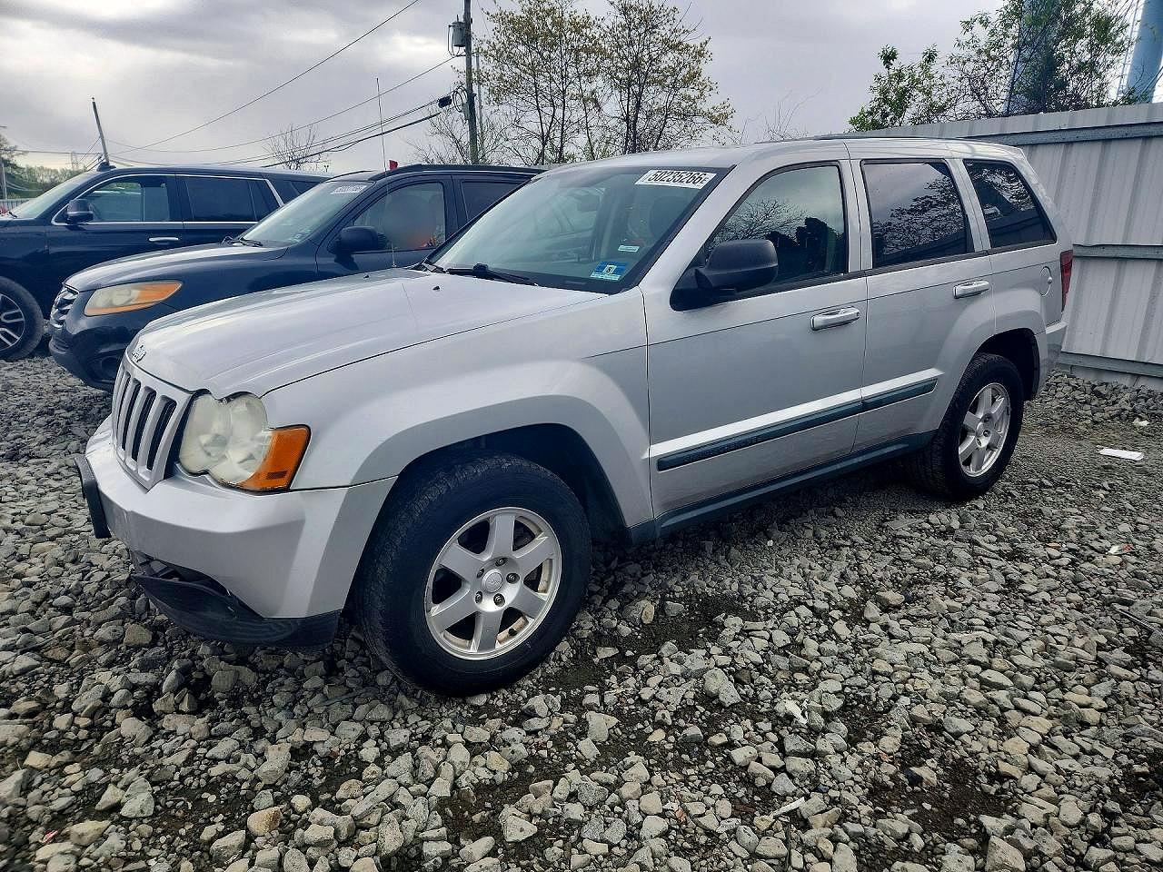 2008 Jeep Grand Cherokee Laredo, VIN 1J8GR48K98C144358 — Front end