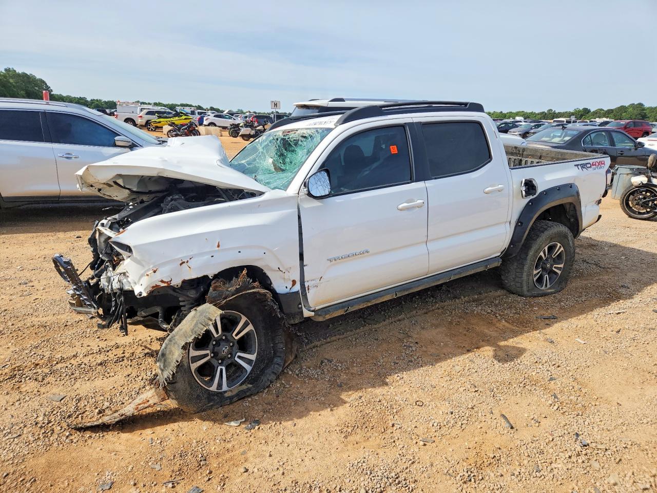 2019 Toyota Tacoma TRD Sport, VIN 3TMCZ5ANXKM203259 — Front end