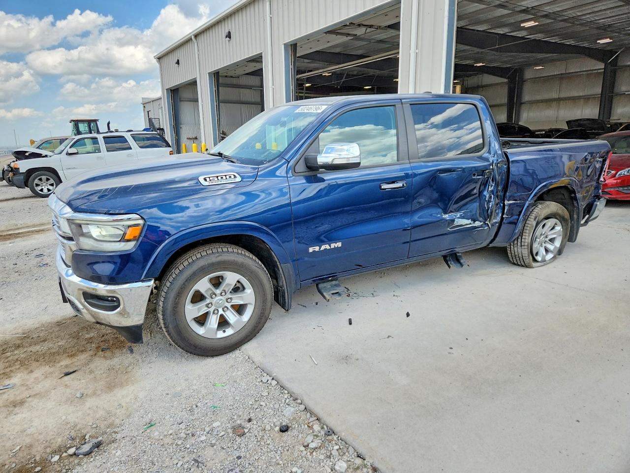 2022 Ram 1500 Laramie, VIN 1C6SRFJT6NN132367 — Повреждение рамы