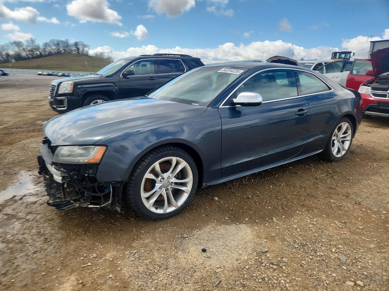 2011 Audi S5 Premium Plus, VIN WAUGVAFR6BA063125 — Перед