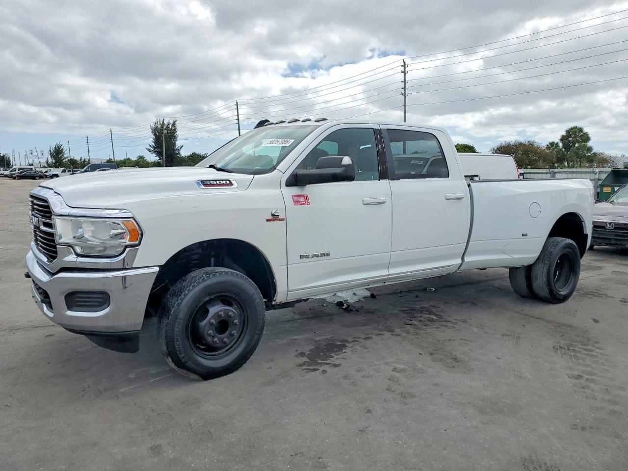 2021 Ram 3500 Big Horn, VIN 3C63RRHL0MG513974 — Зад