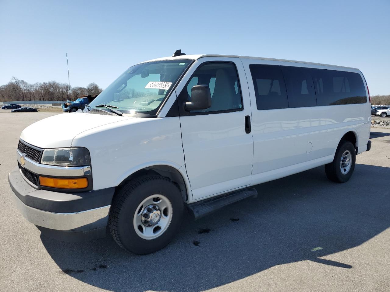 2020 Chevrolet Express Passenger LT, VIN 1GAZGPFG8L1176429 — Minor dents and scratches