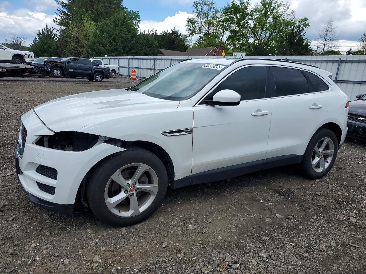 2019 Jaguar F-Pace 25t Premium, VIN SADCJ2FX4KA356740 — Front end