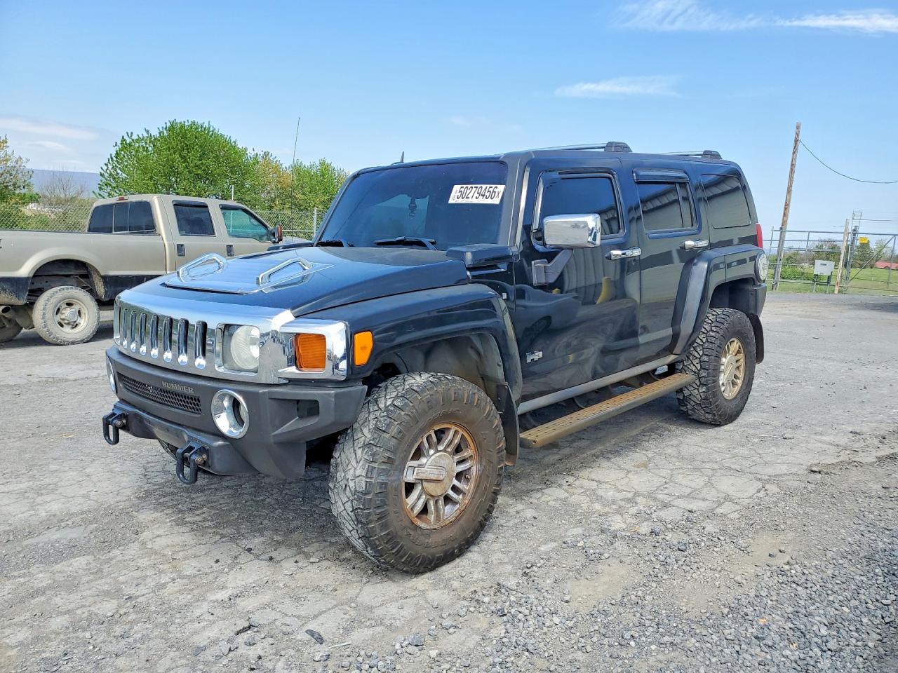 2007 Hummer H3 SUV, VIN 5GTDN13E178244759 — Бок
