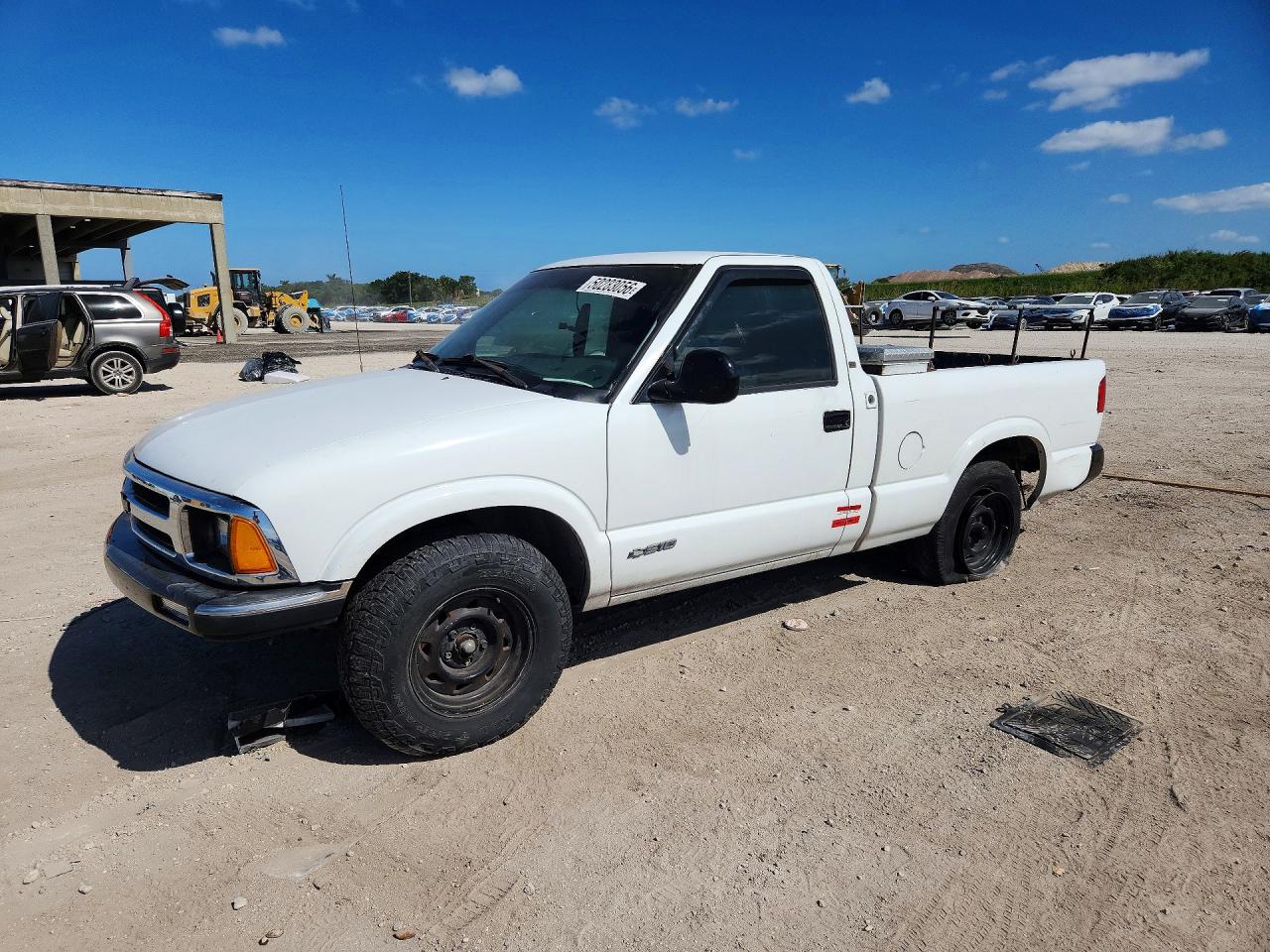 1995 Chevrolet S-10, VIN 1GCCS14Z5SK250122 — Biohazard / chemical