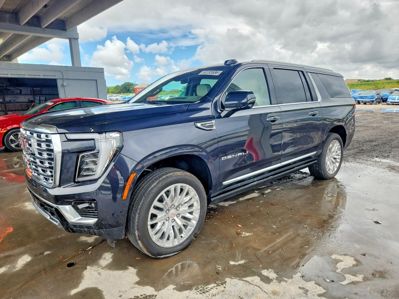 2025 GMC Yukon XL Denali, VIN 1GKS2JRL7SR237190 — Бок