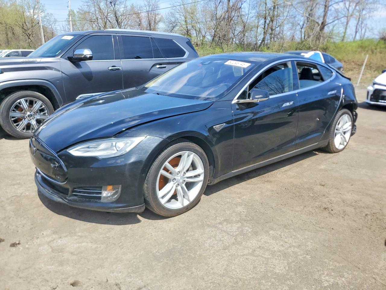 2015 Tesla Model S 85D, VIN 5YJSA1E27FF119731 — Зад