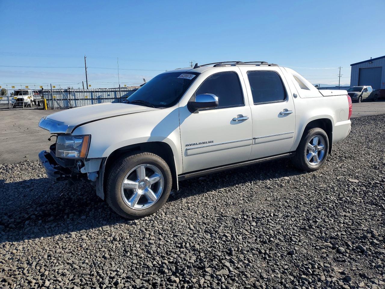 2013 Chevrolet Avalanche LTZ, VIN 3GNTKGE74DG131060 — Front end