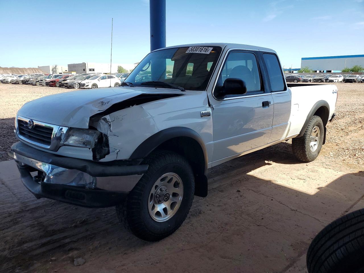 1998 Mazda B-Series SE, VIN 4F4ZR17X5WTM34144 — Перед