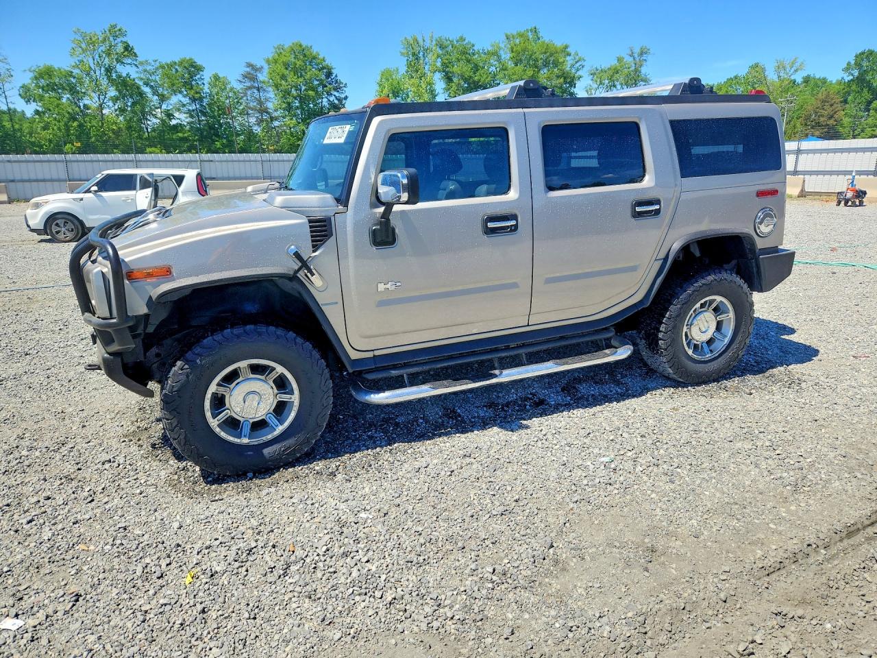 2005 Hummer H2 SUV, VIN 5GRGN23U55H130793 — Front end